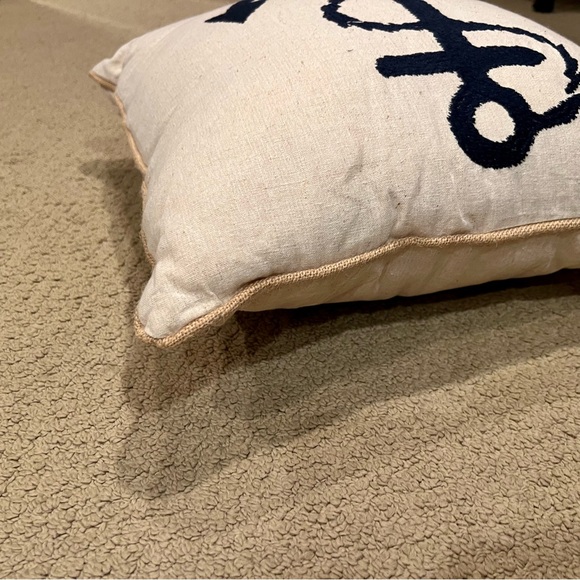 NEW DECORATIVE ANCHOR PILLOW - Picture 6 of 8